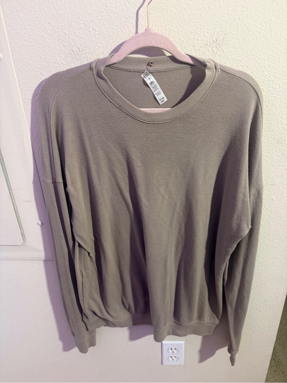 Alo Yoga Gray Taupe Long Sleeve Crewneck Pullover Top Medium